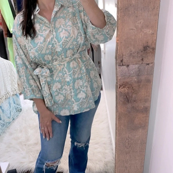 Holly Shae floral tunic top size medium - Picture 1 of 8